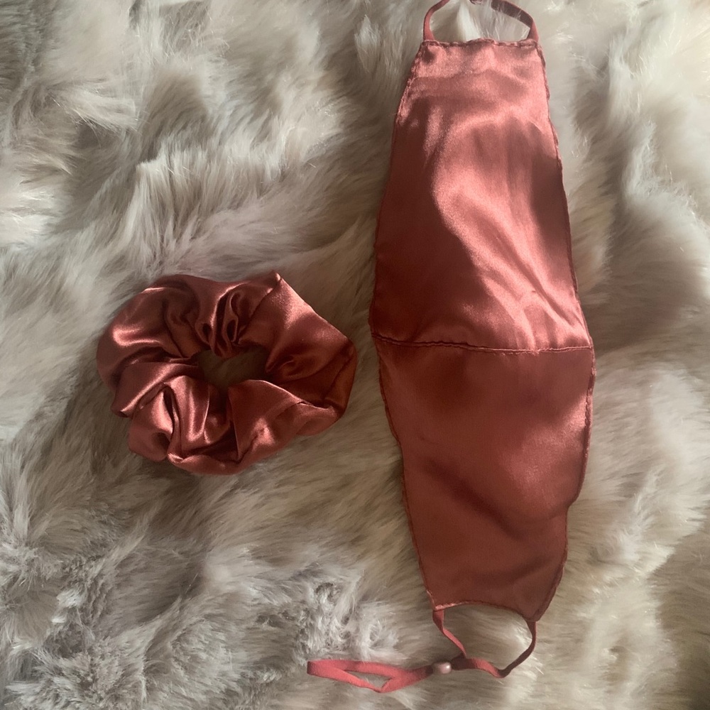 Satin Face Mask and Scrunchie (4 sets) - Picture 5 of 5